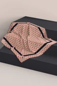 %100 Twill İpek Geometrik Desenli Bej - Kırmızı Renkli 90x90 Eşarp Dikim Şekli : El Dikişi thumbnail 6