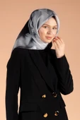 %100 Twill İpek Yaprak Desenli Gri - Siyah Renkli 90x90 Eşarp Dikim Şekli : El Dikişi thumbnail 1