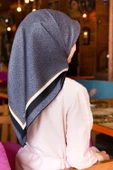 %100 Twill İpek Leopar Desenli Gri Renkli 90x90 Eşarp Dikim Şekli : El Dikişi thumbnail 1