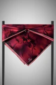 % 57 İPEK % 43 VİSKON Twill İpek Çiçek Desenli Bordo Renkli 90x90 Dikim Şekli : El Dikişi Eşarp thumbnail 6
