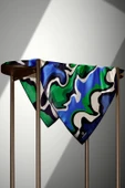 % 57 İPEK % 43 VİSKON Twill İpek Dalga Desenli Saks - Zümrüt Yeşili Renkli 90x90 Dikim Şekli : El Dikişi Eşarp thumbnail 5