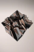 %100 Twill İpek Geometrik Desenli Bej - Siyah Renkli 90x90 Eşarp Dikim Şekli : El Dikişi thumbnail 5