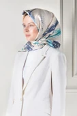 %100 Twill İpek Suluboya Çiçek Desenli Krem - İndigo Renkli 90x90 Eşarp Dikim Şekli : El Dikişi thumbnail 2