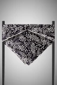 %100 Twill İpek Çıtır Çiçek Desenli Siyah - Krem Renkli 90x90 Eşarp Dikim Şekli : El Dikişi thumbnail 4
