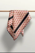 %100 Twill İpek Geometrik Desenli Bej - Kırmızı Renkli 90x90 Eşarp Dikim Şekli : El Dikişi thumbnail 5