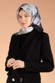 %100 Twill İpek Yaprak Desenli Gri - Siyah Renkli 90x90 Eşarp Dikim Şekli : El Dikişi thumbnail 4