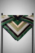 %100 Twill İpek Zincir Detaylı Geometrik Desenli Zümrüt Yeşili - Siyah Renkli 90x90 Eşarp Dikim Şekli : El Dikişi thumbnail 6