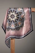 %100 Twill İpek Şal Desenli Pudra - Siyah Renkli 90x90 Eşarp Dikim Şekli : El Dikişi thumbnail 5