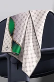 %100 Twill İpek Zincirli Ve Monogram Desenli Krem - Zümrüt Yeşili Renkli 90x90 Eşarp Dikim Şekli : El Dikişi thumbnail 3