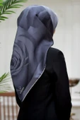%100 Twill İpek Gül Desenli Gri - Gümüş Renkli 90x90 Eşarp Dikim Şekli : El Dikişi thumbnail 1