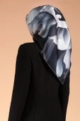 %100 Twill İpek Yaprak Desenli Gri - Siyah Renkli 90x90 Eşarp Dikim Şekli : El Dikişi thumbnail 5