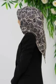 %100 Twill İpek Geometrik Desenli Siyah - Krem Renkli 90x90 Eşarp Dikim Şekli : El Dikişi thumbnail 1