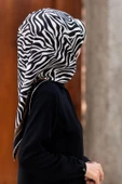 %100 Twill İpek Zebra Desenli Siyah - Krem Renkli 90x90 Eşarp Dikim Şekli : El Dikişi thumbnail 1