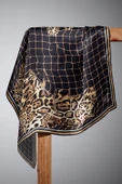 %100 Twill İpek Leopar Desenli Siyah - Bej Renkli 90x90 Eşarp Dikim Şekli : El Dikişi thumbnail 6