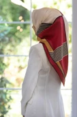 %100 Twill İpek Çizgili ve Geometrik Desenli Bordo - Vizon Renkli 90x90 Eşarp Dikim Şekli : El Dikişi thumbnail 1