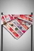 %100 Twill İpek Bahar Çiçekleri Desenli Gri - Kırmızı Renkli 90x90 Eşarp Kenar Dikiş Şekli El Dikişli thumbnail 5
