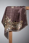 %100 Twill İpek Leopar Desenli Sütlükahverengi Renkli 90x90 Eşarp Dikim Şekli : El Dikişi thumbnail 6