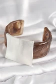 Kahverengi Mermer Desen Akrilik Plastik Gümüş Kare Plaka Model Vintage Kadın Bilezik - TJ-BB6672 thumbnail 2