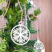 10 Parça Kırmızı Beyaz İpli Karışık Model Ahşap Yılbaşı Ağaç Süsü (5314) thumbnail 5