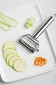 Paslanmaz Çelik Sebze Meyve Julyen Soyucu & Doğrayıcı 17 Cm thumbnail 2