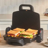 Karaca Future Essential Tost Makinesi Matte Black 1800 W 4 Dilim Kapasiteli thumbnail 1