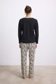 Anıl Kadın Uzun Kollu T-Shirt ve Pantolon Pijama Takımı – %100 Pamuk, Leopar Desen Detaylı 11549 thumbnail 3