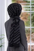 LÜKS MEDİNE İPEĞİ ZİGZAG DESENLİ SİYAH RENKLİ 75X195 KIRIŞMAZ ŞAL MOSS KREP DİKİŞ TİPİ İTALYAN DİKİŞLİ thumbnail 1