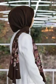 LÜKS MEDİNE İPEĞİ NAKIŞ ÇİÇEK DESENLİ KAHVERENGİ RENKLİ 75X195 KIRIŞMAZ ŞAL MOSS KREP DİKİŞ TİPİ İTALYAN DİKİŞLİ thumbnail 1