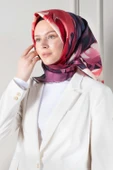 %100 Twill İpek Yaprak Desenli Bordo - İndigo Renkli 90x90 Eşarp Dikim Şekli : El Dikişi thumbnail 2