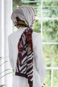 LÜKS MEDİNE İPEĞİ ZEBRA VE ÇİÇEK DESENLİ BORDO RENKLİ 75X195 KIRIŞMAZ ŞAL MOSS KREP DİKİŞ TİPİ İTALYAN DİKİŞLİ thumbnail 1