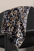 % 57 İPEK % 43 VİSKON Twill İpek Soyut Geometrik Desenli Gold - Gri Renkli 90x90 Eşarp Dikim Şekli : El Dikişi thumbnail 5
