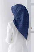 % 57 İPEK % 43 VİSKON Twill İpek Monogram Desenli İndigo Renkli 90x90 Eşarp Dikim Şekli : El Dikişi thumbnail 1