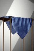 % 57 İPEK % 43 VİSKON Twill İpek Monogram Desenli İndigo Renkli 90x90 Eşarp Dikim Şekli : El Dikişi thumbnail 4