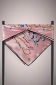 %100 Twill İpek Kurdele Ve Zincir Desenli Pudra Renkli 90x90 Eşarp Dikim Şekli : El Dikişi thumbnail 6