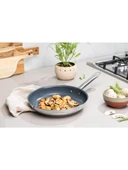 TRAMONTINA PROFESSIONAL 26 CM SERAMİK YÜZEYLİ KIZARTMA TAVASI thumbnail 4