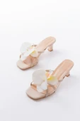 Bej Orkide Detaylı İnce Topuklu Kadın Terlik thumbnail 3