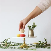 Akayev Mermer Beyaz 25 Cm Altın Barok Ayak Sunum Tabağı thumbnail 3