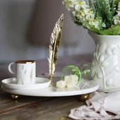 Akayev Mermer Beyaz 28 Cm Altın Boncuk Ayaklı Uzun Tüy Sunum Tabağı thumbnail 3