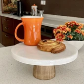 Akayev Mermer 25 Cm Konik Ahşap Ayaklı Beyaz Kalın Yuvarlak Sunum Tabağı thumbnail 4