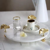 Akayev Mermer Beyaz 30 Cm Altın Ayak Ginkgo Yuvarlak Sunum Tabağı thumbnail 2