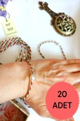 20 ADET İNCİ BONCUKLU MARTENİÇKA İP BİLEKLİK KIRMIZI YEŞİL BEYAZ HEDİYE ŞANS BAHAR İNCİLİ thumbnail 1