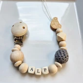 Hellemyst Arabalı Gri Isimli Bebek Emzik Zinciri Askısı thumbnail 1