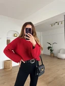 Salaş delik detaylı kazak kırmızı thumbnail 3