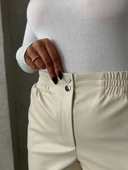 Beli lastikli çıtçıtlı deri şort krem w241007 thumbnail 7