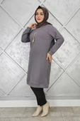 KADIN KOLYE DETAYLI TESETTÜR TUNİK thumbnail 2