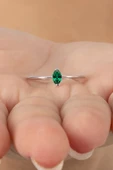 925 ayar gümüş yüzük rodyumlu markiz kesim yeşil taşlı ayarlamalı yüzük SGTL13127YESIL thumbnail 1