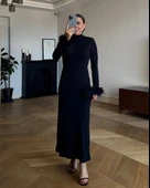 MDB Kadın Uzun Kollu Balıkçı Yaka Kol Ağzı Tüy Detaylı Uzun Krep Elbise thumbnail 3