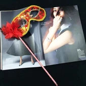 Lüks Taşlı Saplı Maskeli Balo Maskesi Kırmızı Renk 35 cm thumbnail 1