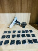 Gümüş Renk Boncuklu Oyuncak Tabanca 1 Adet +1 adet hedef 9 cm +  21 Paket Boncuk thumbnail 1