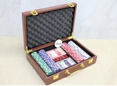 Deri Çantalı 200 Chip Ve 2 Adet İskambil Kağitına Sahip Poker Oyunu Alk4229 thumbnail 1